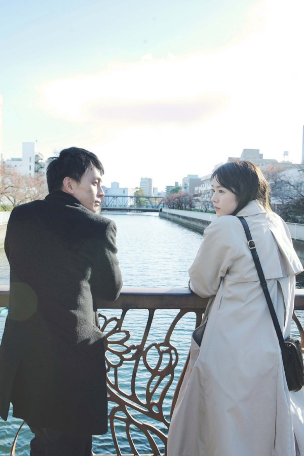 카라타 에리카, 쪽으로 흐르는(の方へ、流れる) 스틸컷 1