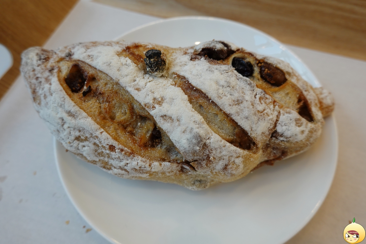 호밀빵무화과꺔빠뉴 앞면