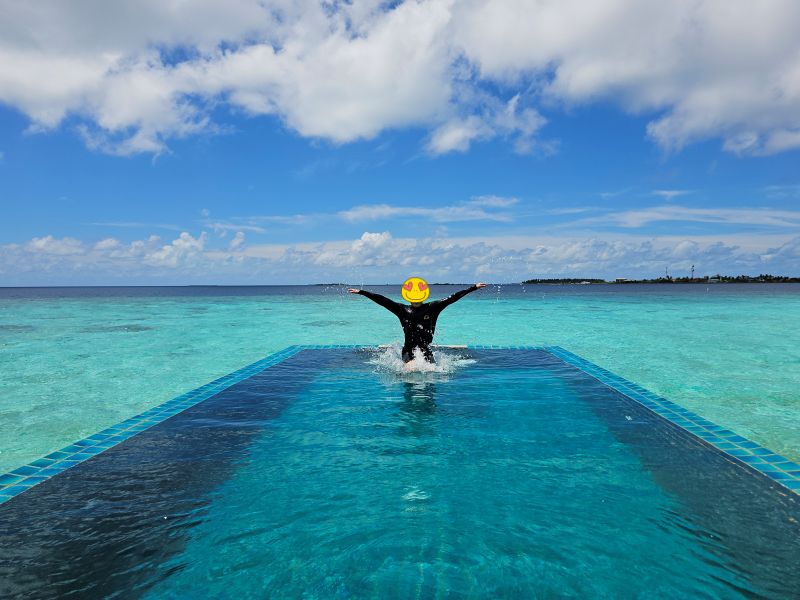 몰디브 앙사나 벨라바루 인오션 풀 빌라의 넓은 인피니티 풀