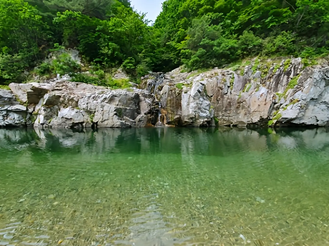 명지계곡의 용소폭포 이미지