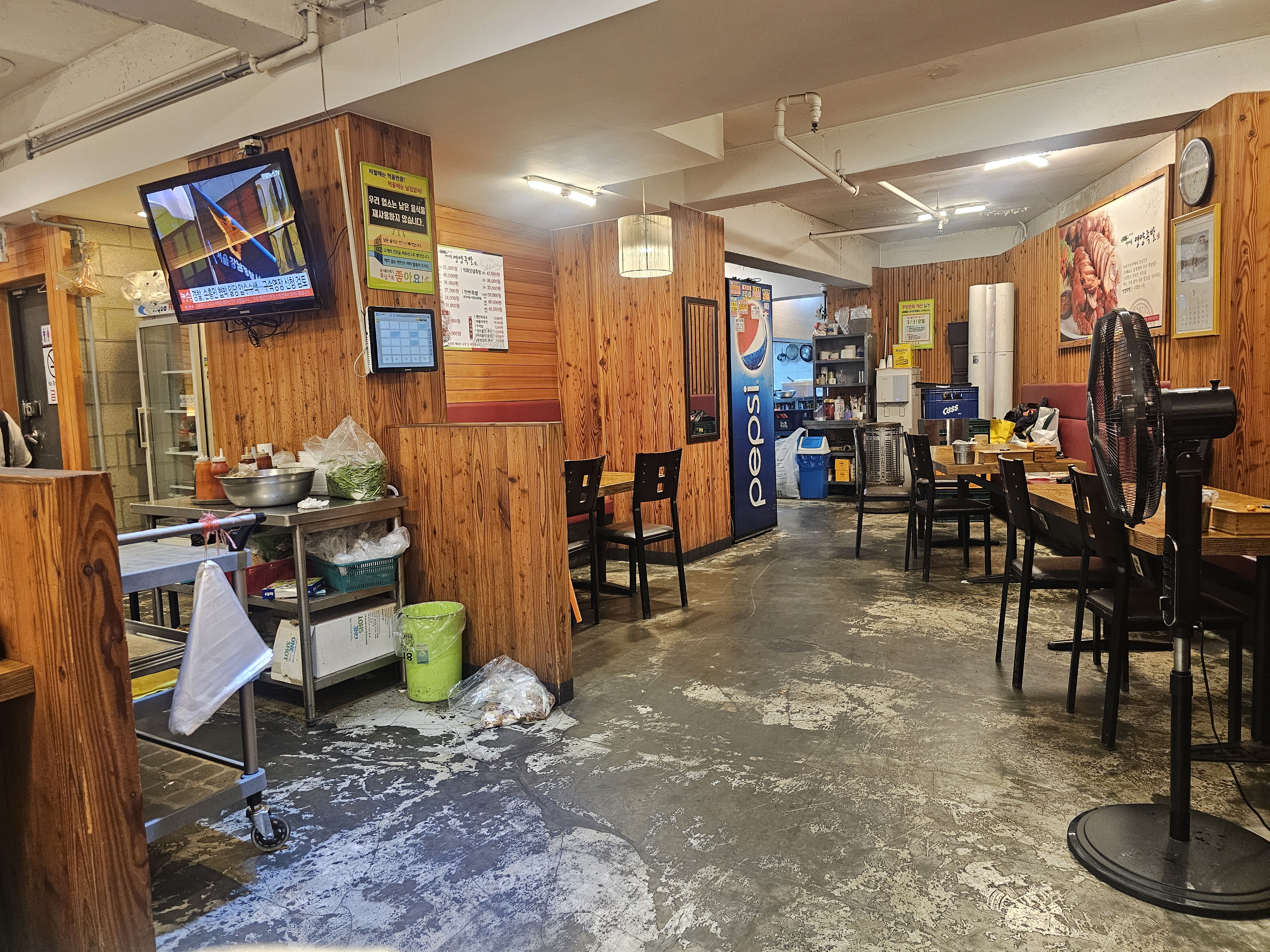 서댐문영양족발 내부2