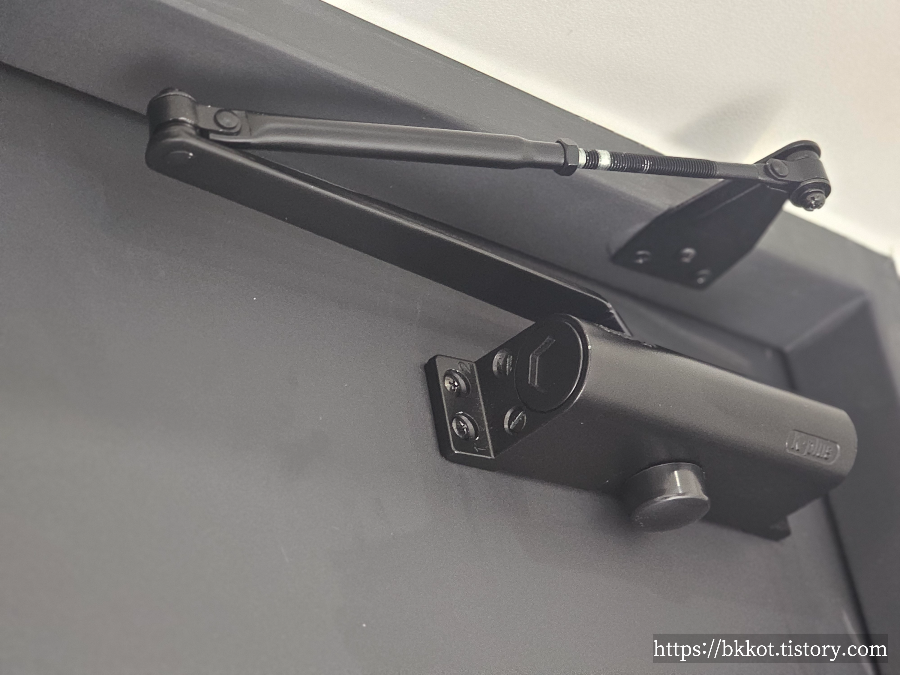 도어클로저 교체