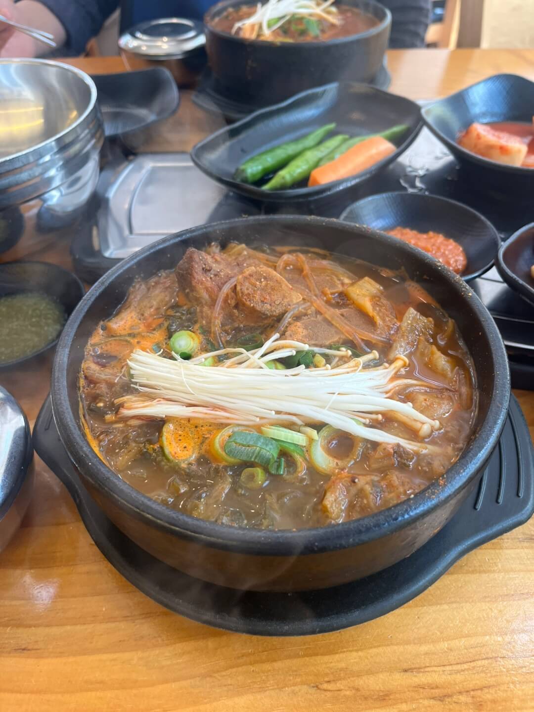 해마을 감자탕_국물이 진하고 고기가 실한 뼈해장국 최고