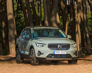 볼보 XC40 세이지 그린 에디션 전면