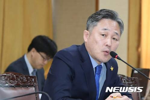 표창원