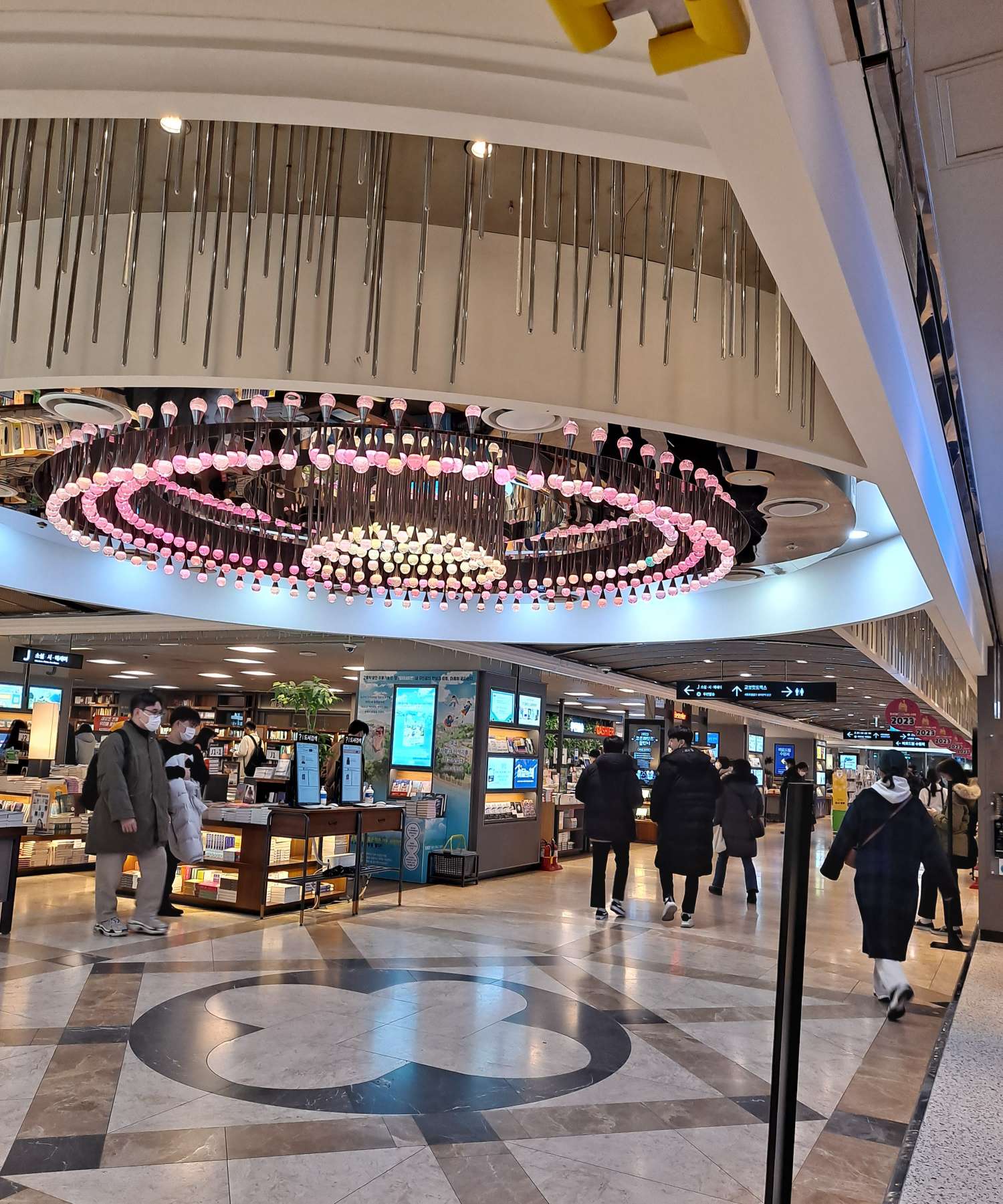 광화문 교보문고 내부