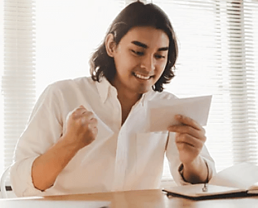 월급을-받고-좋아하는-직장인