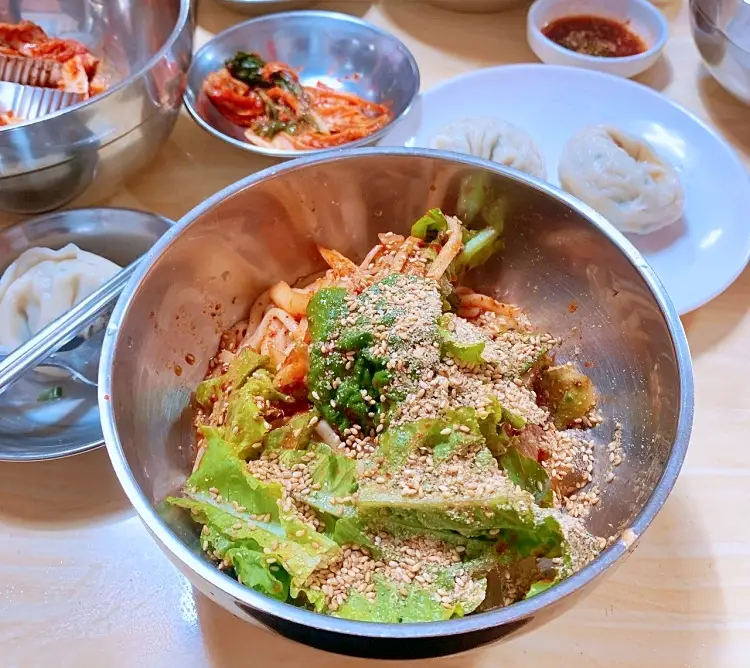 전참시 전지적참견시점 이영자 숨겨진 히든 맛집 청담부부 정우성 이정재 칼국수, 칼비빔국수, 만두, 비빔국수 영등포구 문래동 칼국수집 국수집 맛집 소개