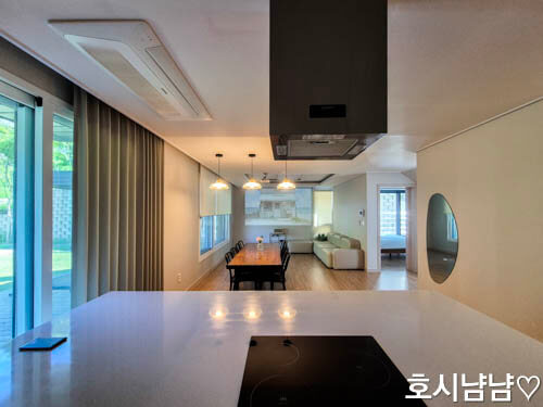 가평 파라365펜션 1층 내부 공간