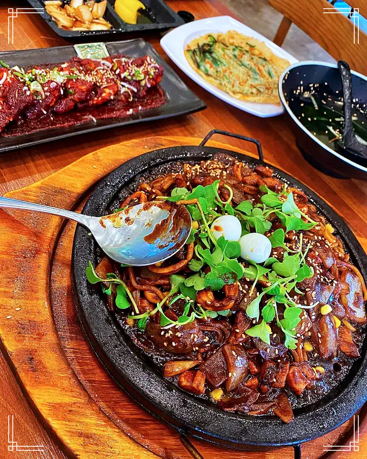 양념게장 돌짜장 돌판짜장 맛집 온천 실내데이트 코스 시몬스 침대 카페 별빛 정원 여행 가볼만한 곳 추천 생방송투데이 이천 떴다 동네방네