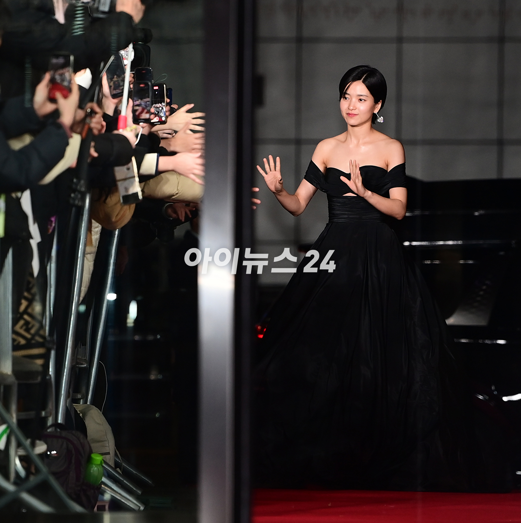 배우 김태리가 29일 오후 서울 마포구 상암동 프리즘타워에서 열린 2023 SBS 연기대상 시상식에 참석하고 있다. [사진=정소희 기자]