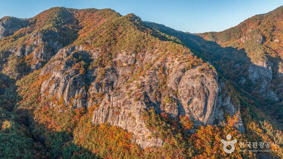 청송사과축제 근처 주왕산 가을 단풍 암봉