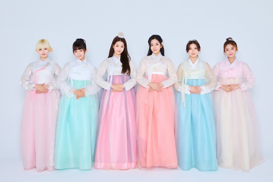 한복을 입은 여섯명의여자 