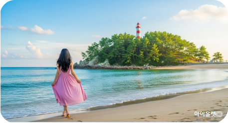 해변 모래사장을 천천히 걸어가는 모습