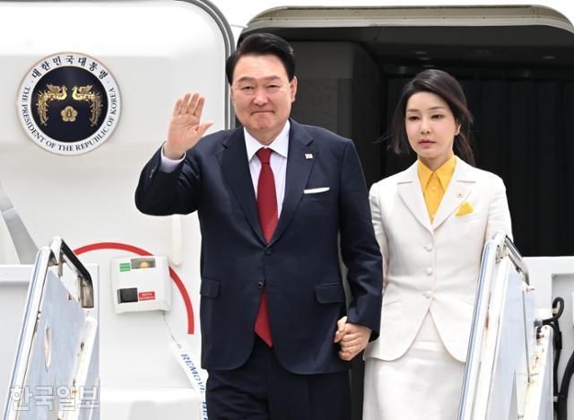 윤석열 김건희 구속 전직대통령부부 동시구속 반클리프 바퀘론콘스탄틴 김건희특검 내란특검 도이치모터스 주가조작 증거인멸 서희건설 머그샷 독방수감