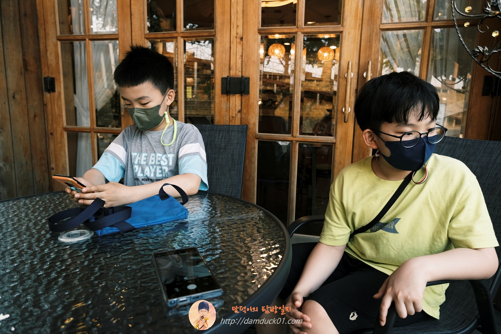 은행나무길카페&amp;타로 야외 테이블