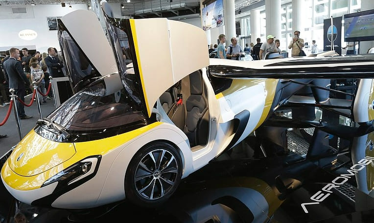 세계 최초 4인승 플라잉 택시 VIDEO: 'World's first' four-seater flying TAXI is unveiled