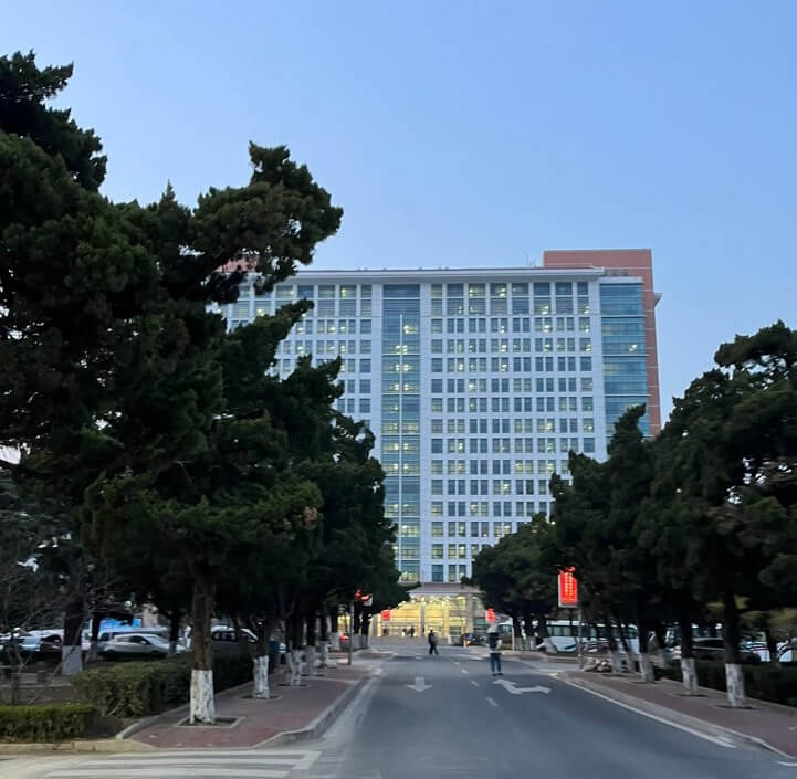 칭다오-시내에-있는-종합병원