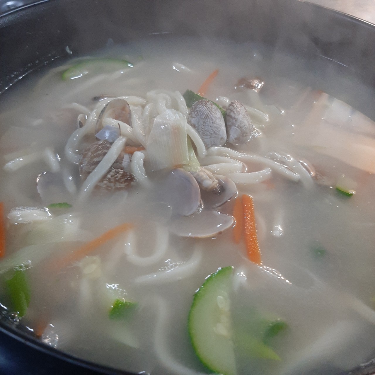 바지락칼국수 모습