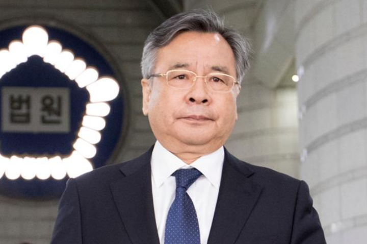 법원앞의-박영수-특별검사