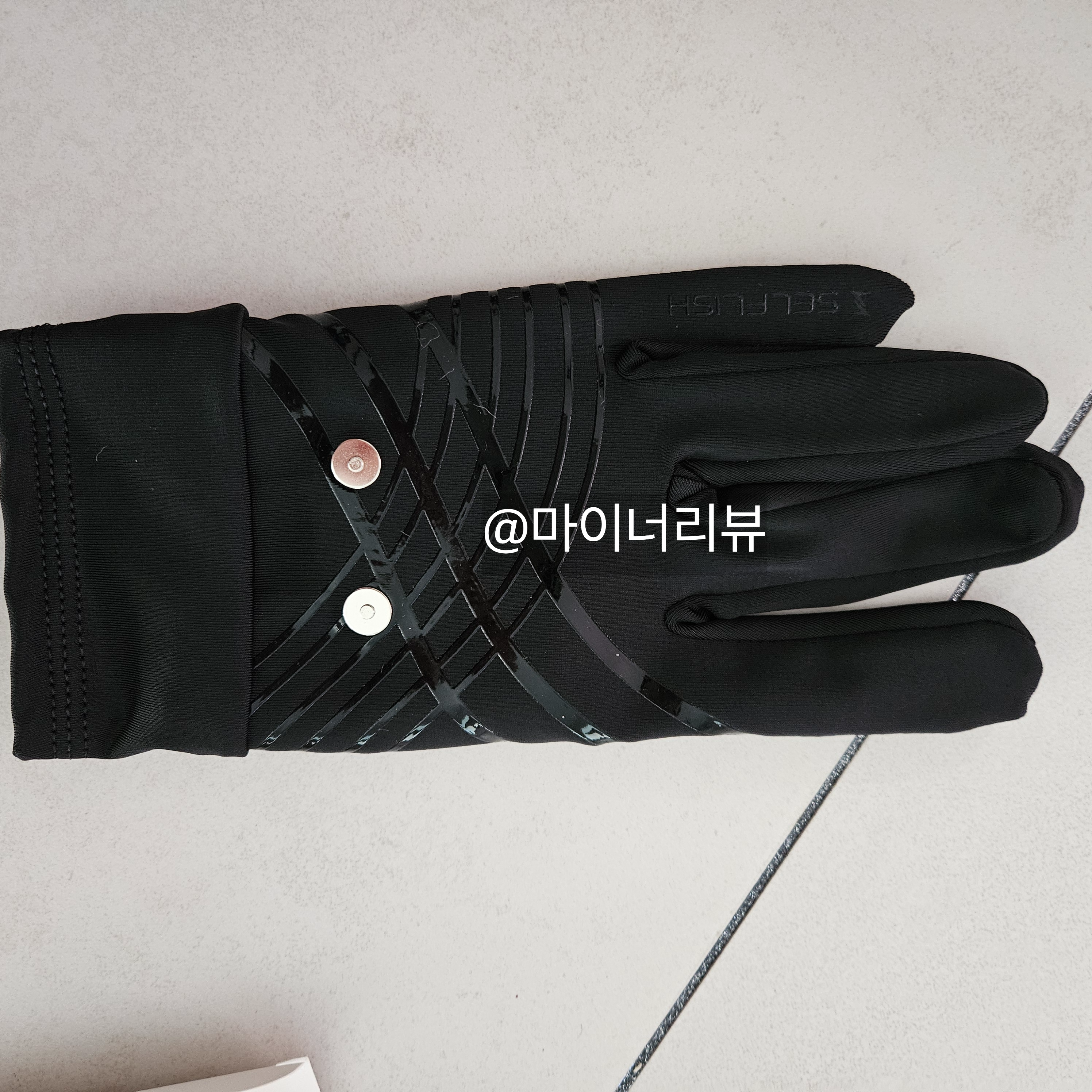 EMS 장갑 마사지기 승모근 셀프 마사지로 간편하게 풀기