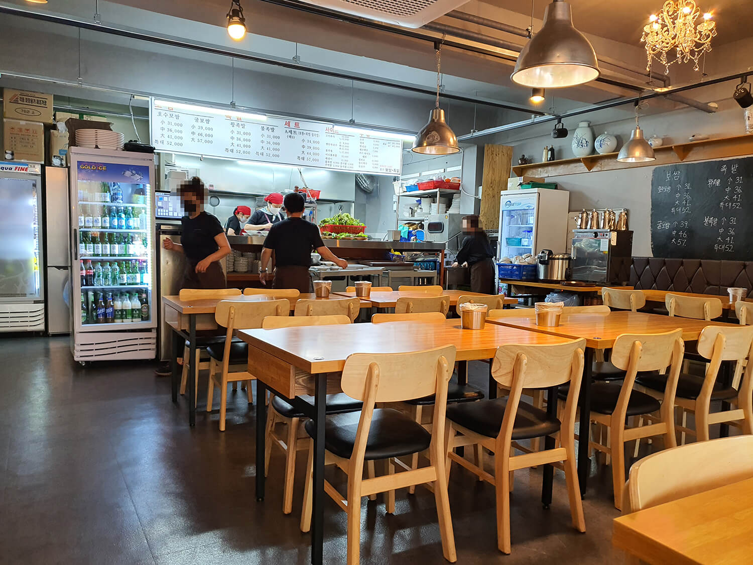 오금동 보쌈&middot;족발 맛집 - 실내전경