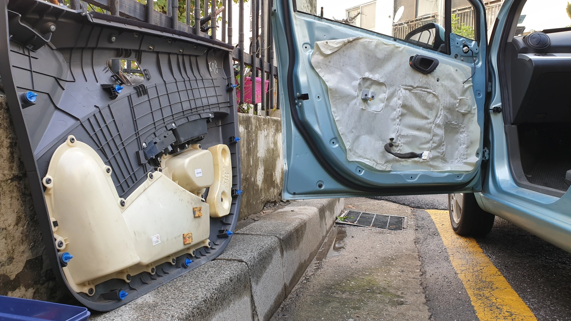 도어트림 뗀 모습