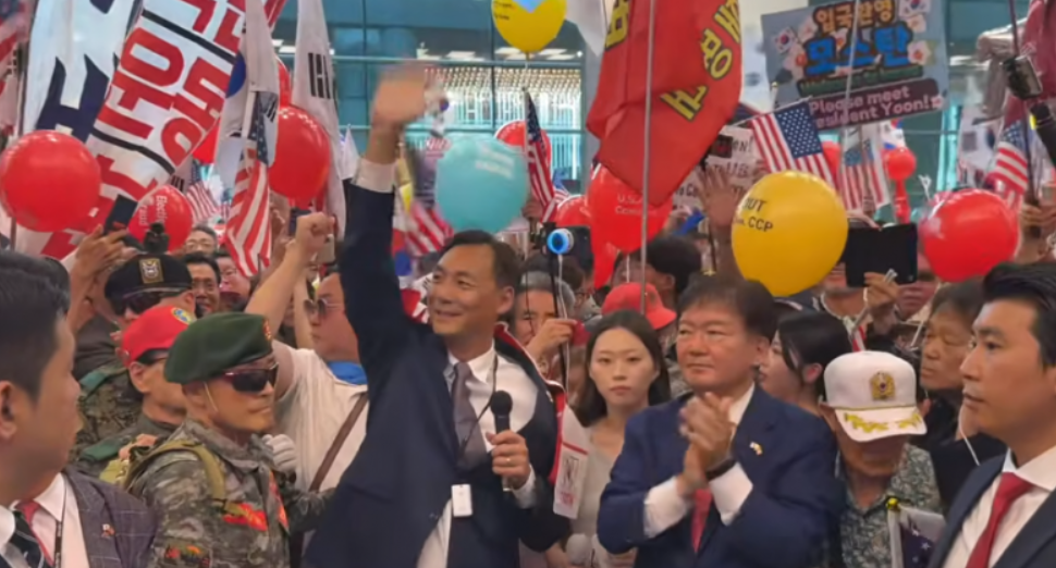 <출처 : 프리진뉴스> 인천 공항에 도착한 모스 탄