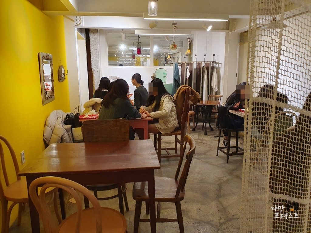 쿠라우니 신사역 매장 분위기