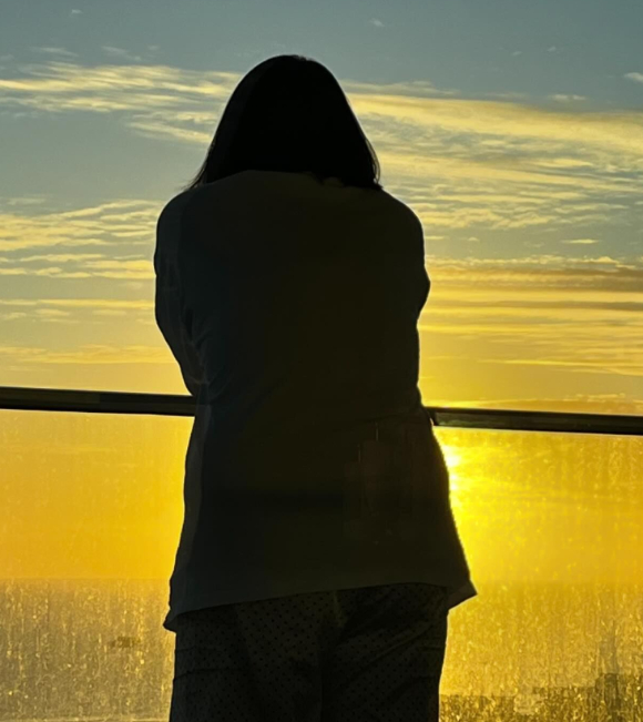 한소희가 하와이 여행 중인 근황 사진을 공개했다. [사진=한소희 인스타그램]