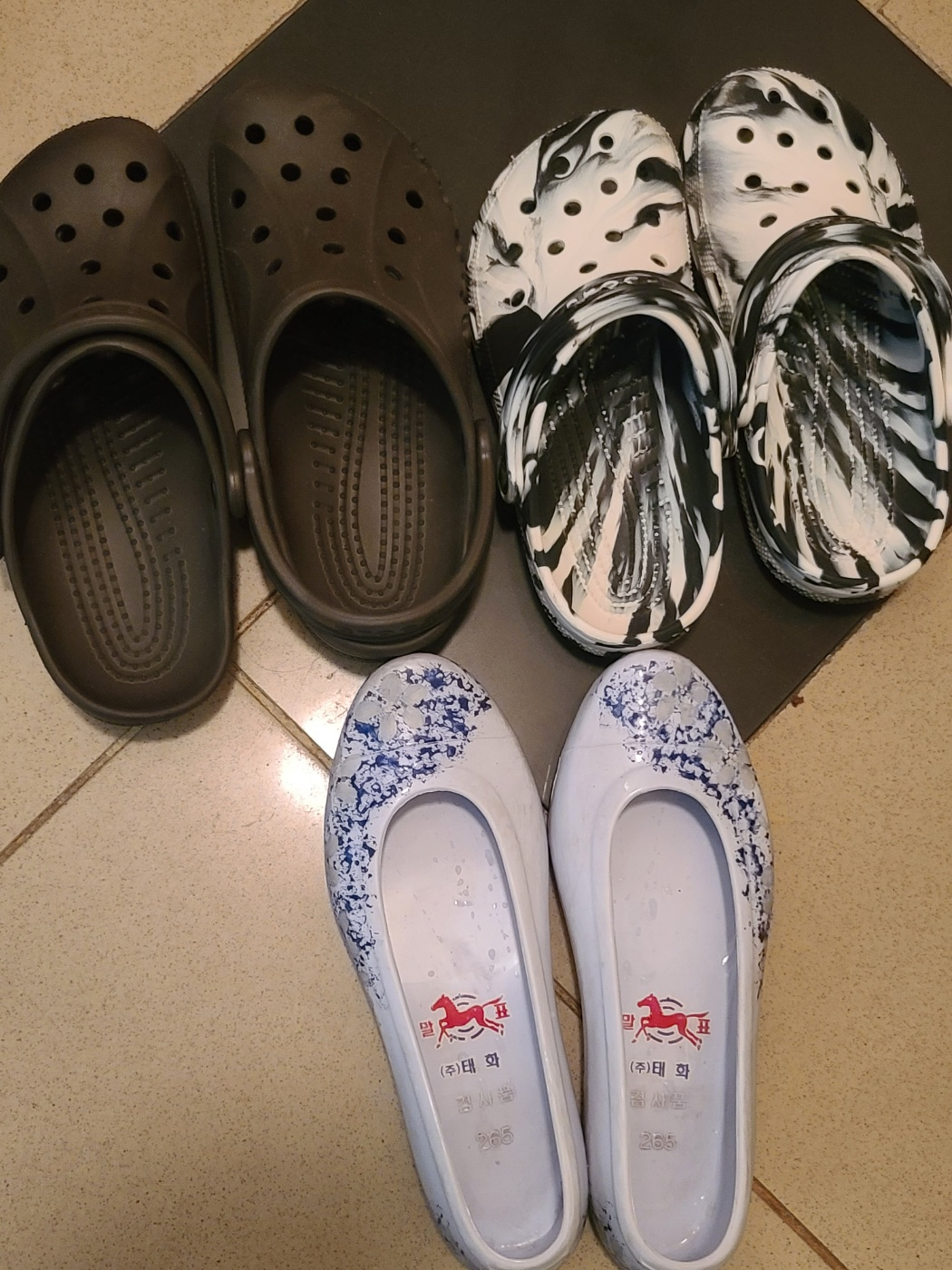 크록스 신발과 태화 고무신
