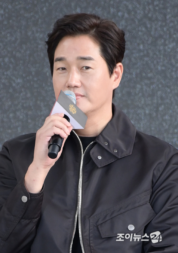 배우 유지태 6일 오후 부산광역시 해운대구 영화의전당에서 진행된 제28회 부산국제영화제 &#39;비질란테&#39; 오픈토크에 참석하고 있다. [사진=정소희 기자]