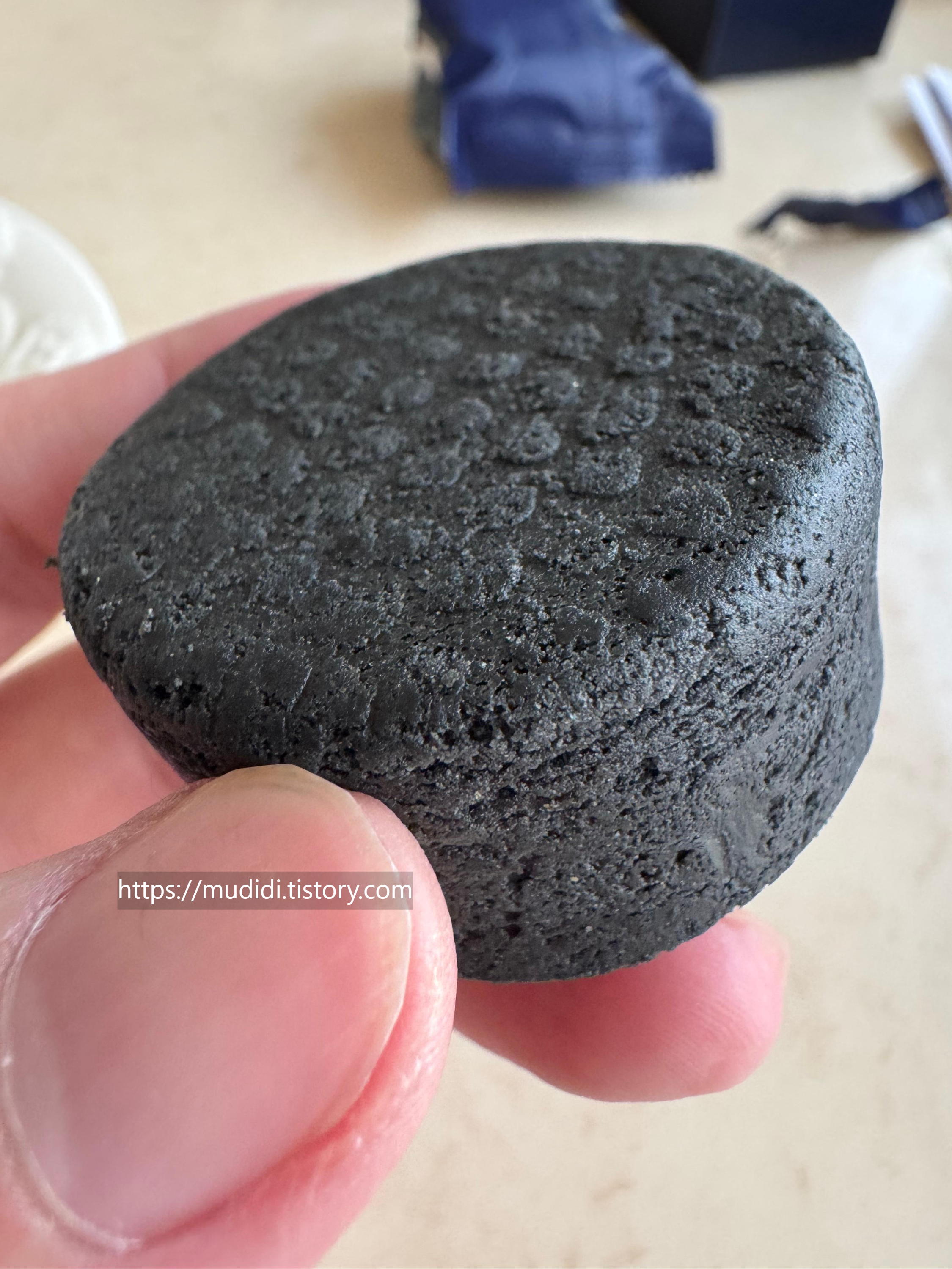 대만 출장 선물로 받은 흑금펑리수&amp;#44; 포장부터 맛까지 모두 색다르다