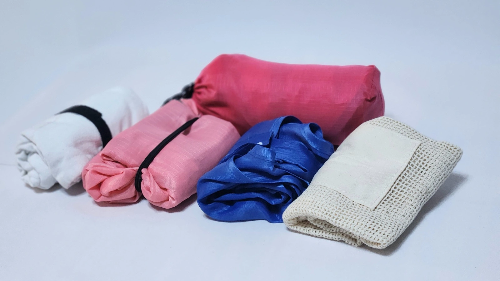 여러가지-종류의-장바구니들이-모여있다