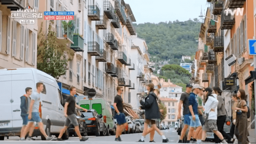 텐트 밖은 유럽 남프랑스 편 니스 거리 풍경