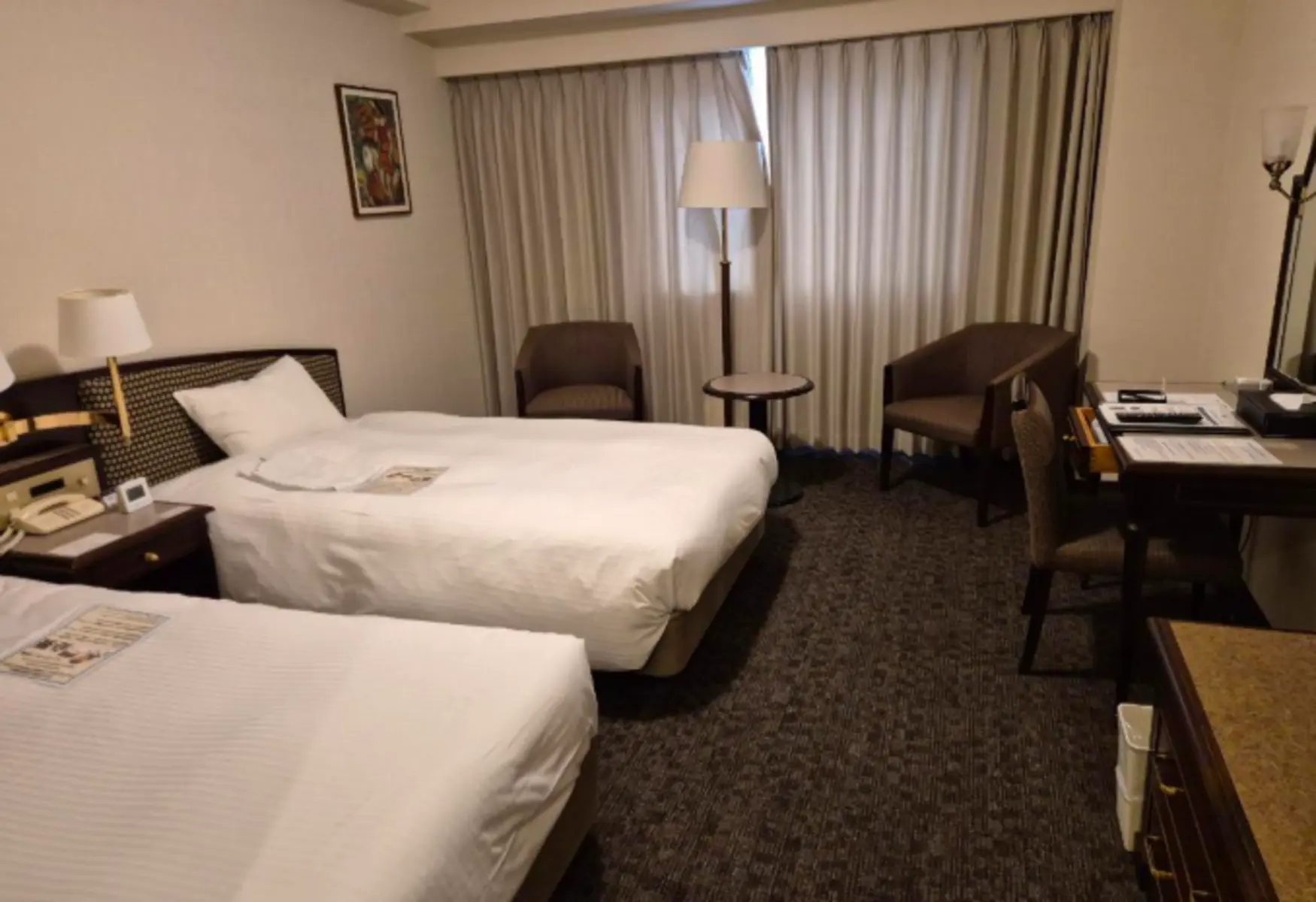 Hotel Sankyo Fukushima의 깔끔하고 아늑한 호텔 객실 내부 모습