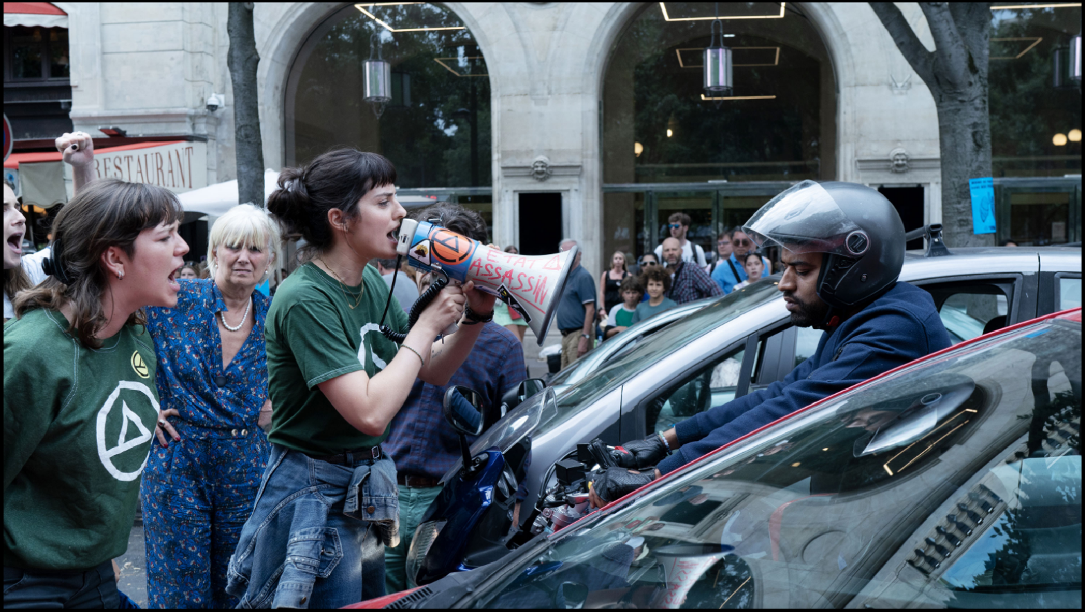 영화 디피컬트 환경운동 장면