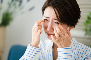 눈꼽 눈곱 감기 색깔로 알아보는 질환