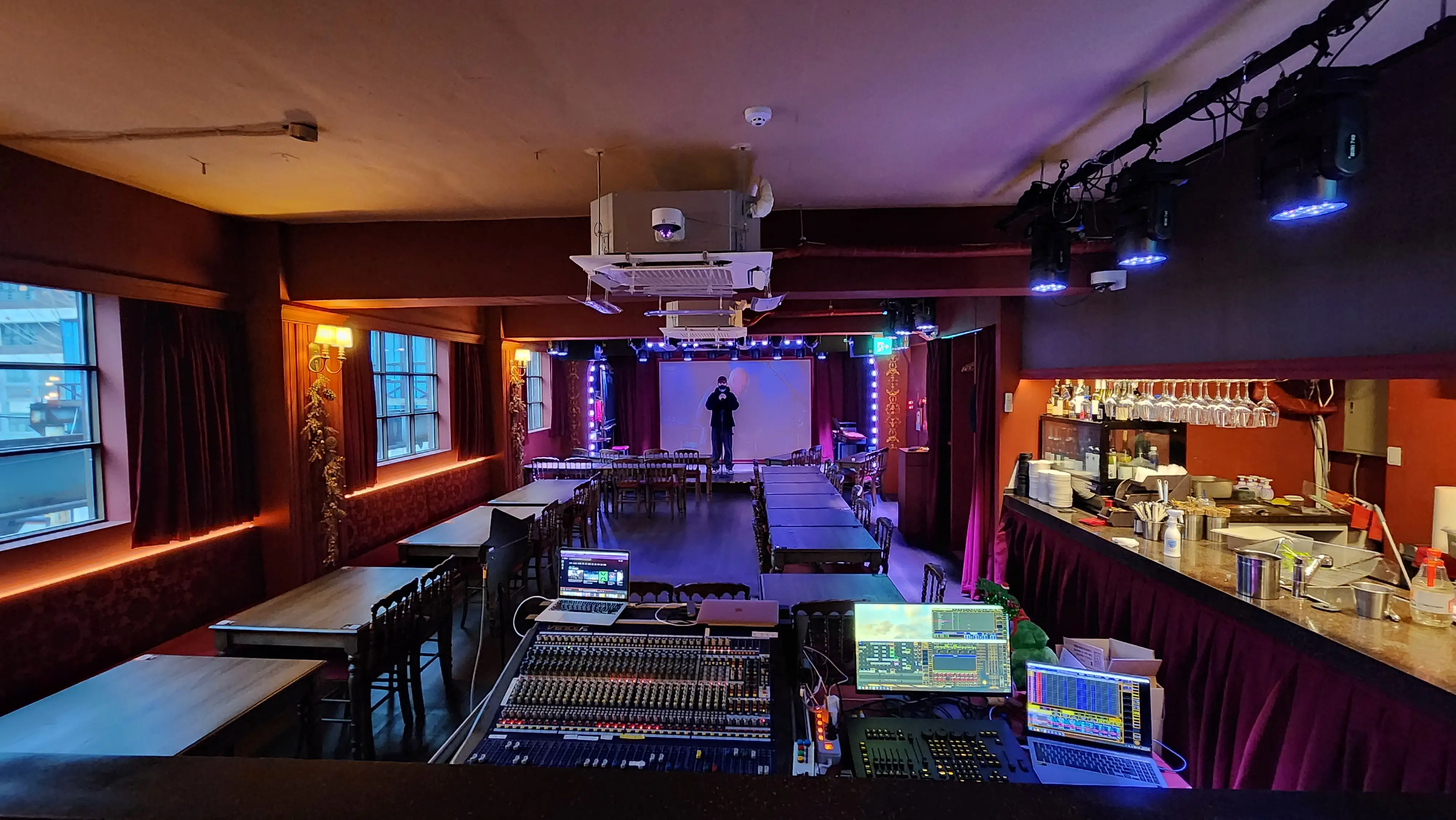 성수동 이색 술집 '캬바레 성수'