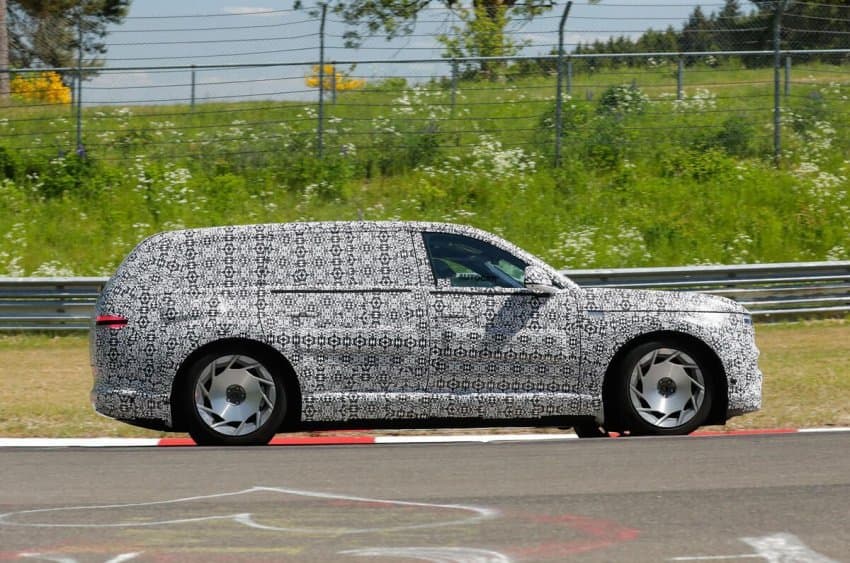 제네시스 GV90 테스트카의 옆모습