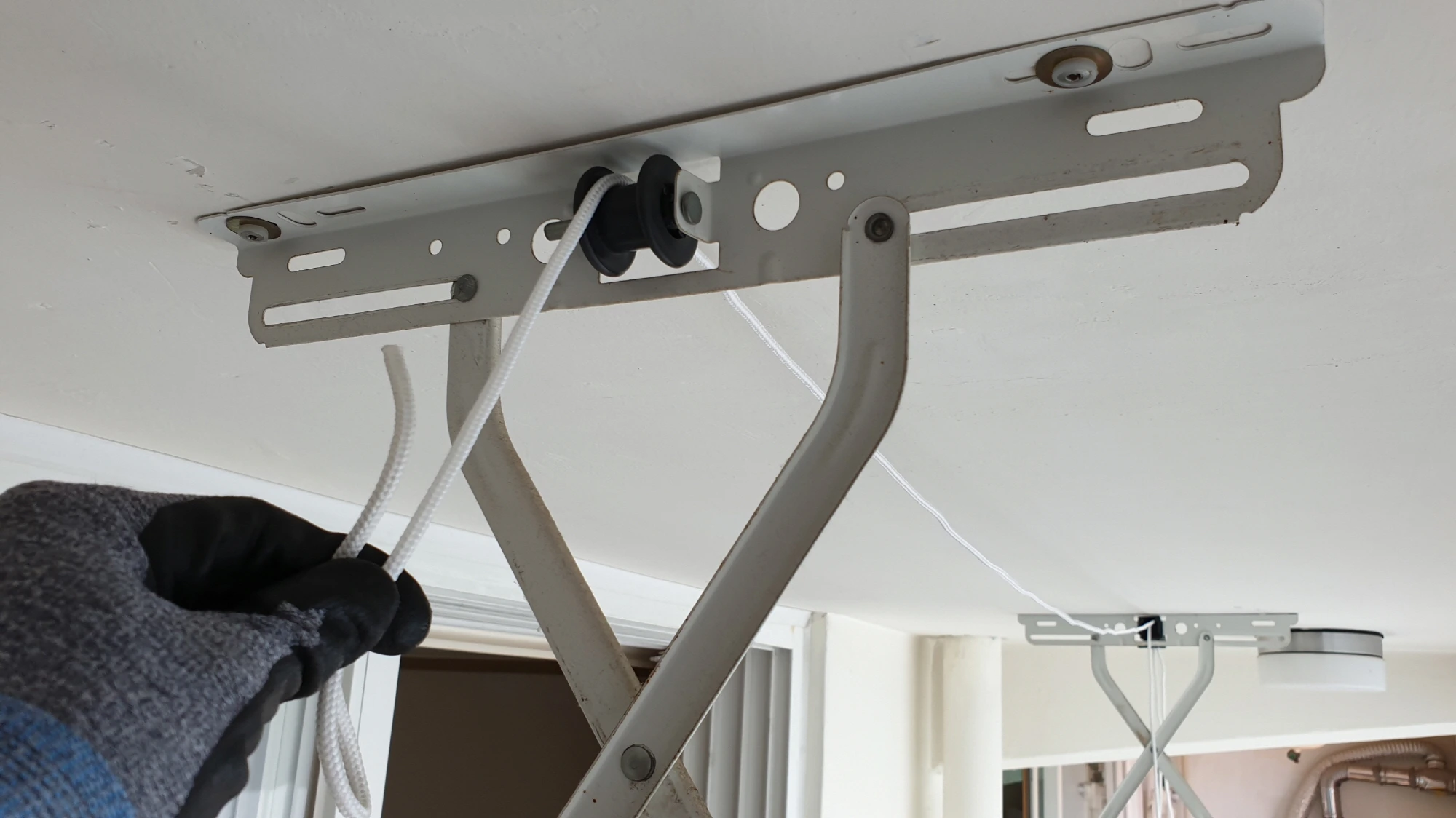 건조대 줄 끼우는 방향