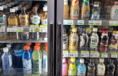 편의점 음료 진열 사진
