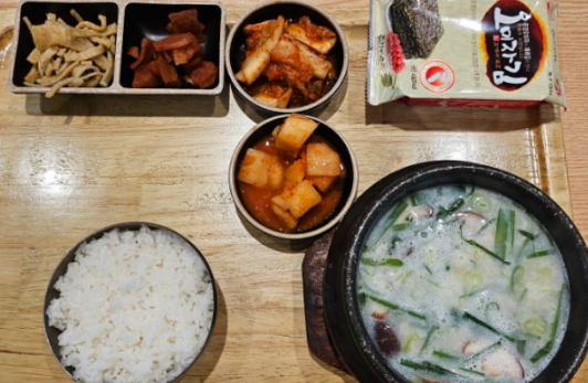 4. 문경휴게소 – 약돌돼지국밥 (중앙고속도로)