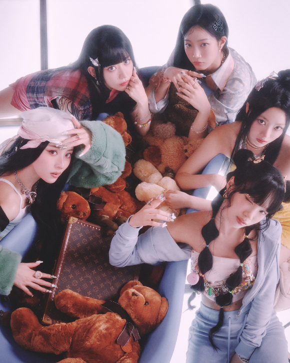 르세라핌 단체 콘셉트 포토 [사진=쏘스뮤직]