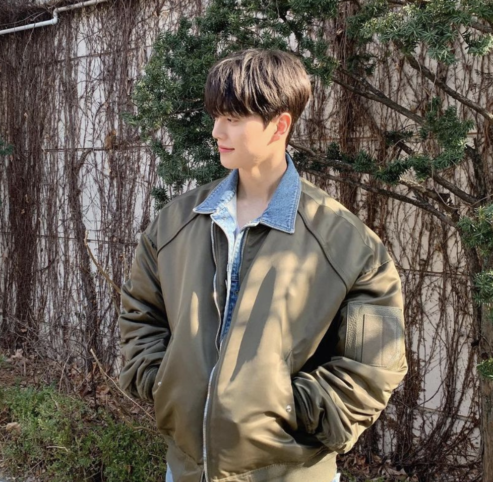 점퍼입은-배우-송강