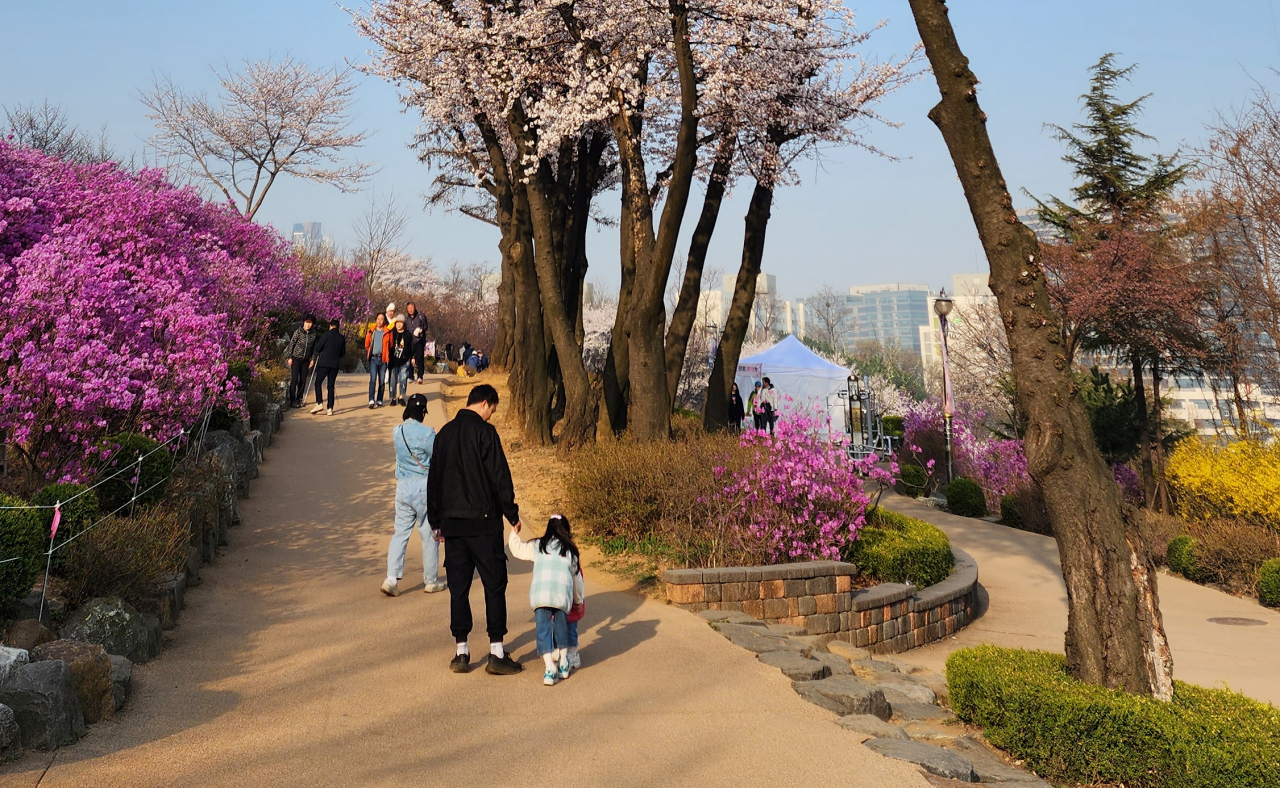 진달래와-가족과함께