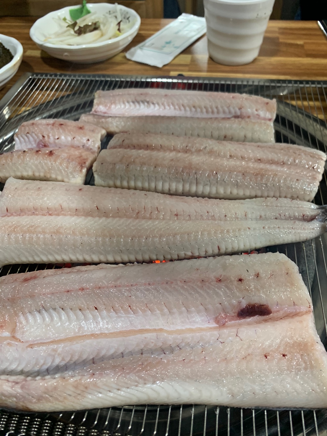살이 통통한 장어구이