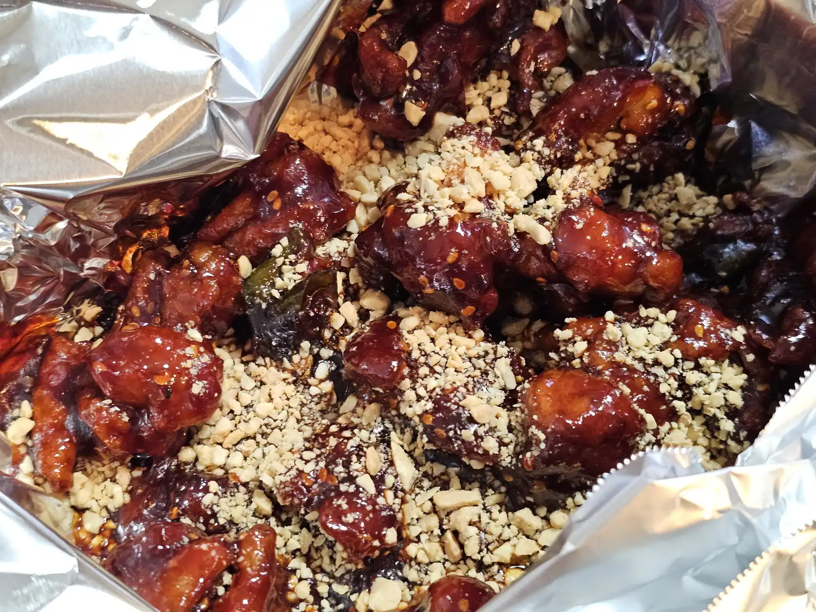 포장속 맛있는 닭강정 모습