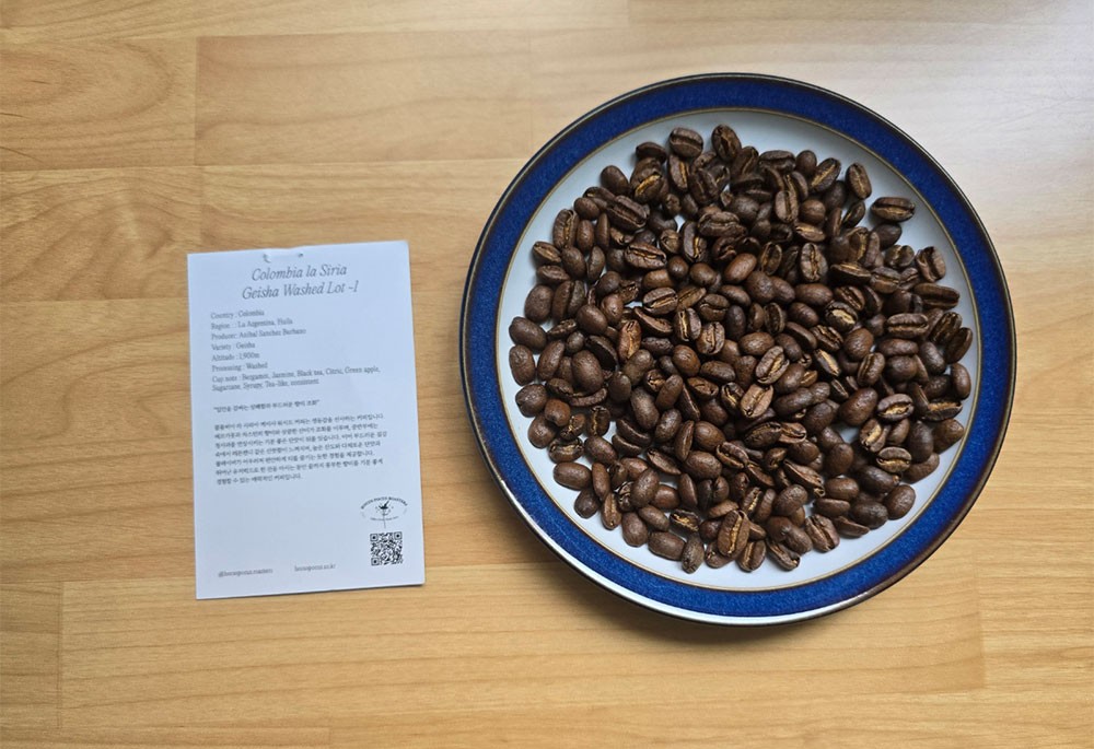 정보 카드와 함께 담은 게이샤 워시드 원두 — 향으로 평가받는 스페셜티