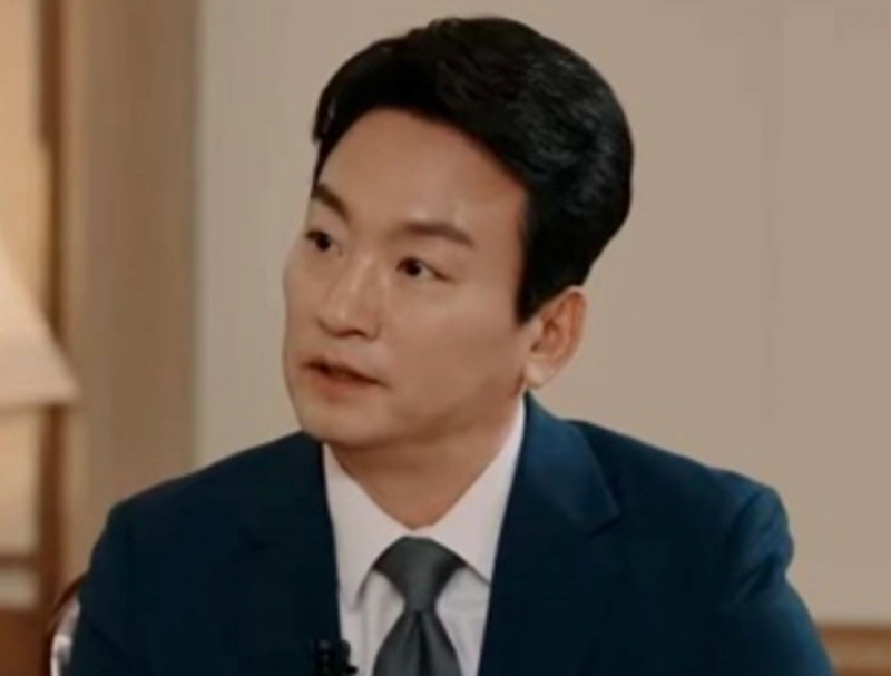 박장범 앵커 대통령 담화 명품백 파우치 논란